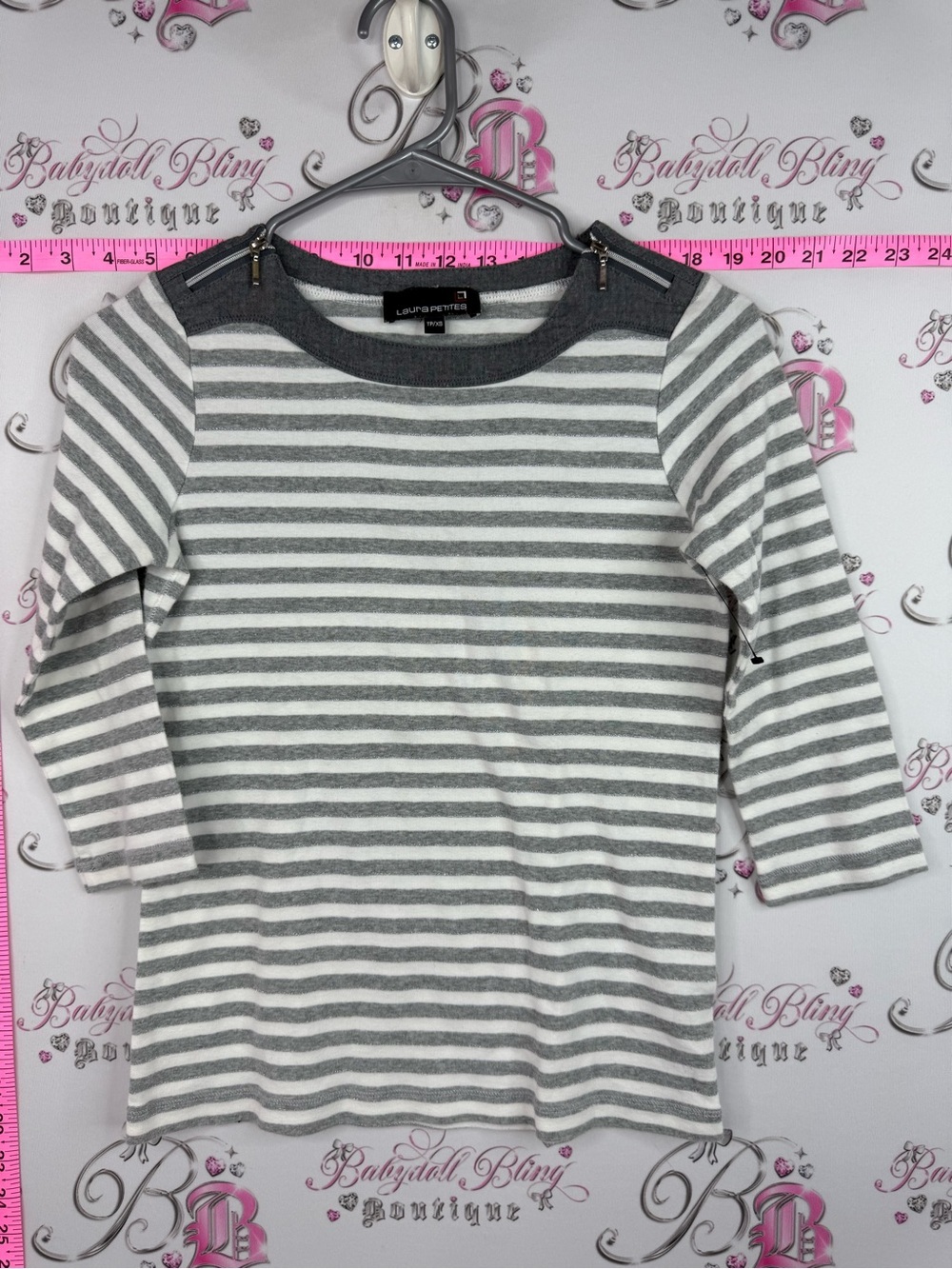 LAURA top zipper details Gray & White Striped Long-Sleeve Tee